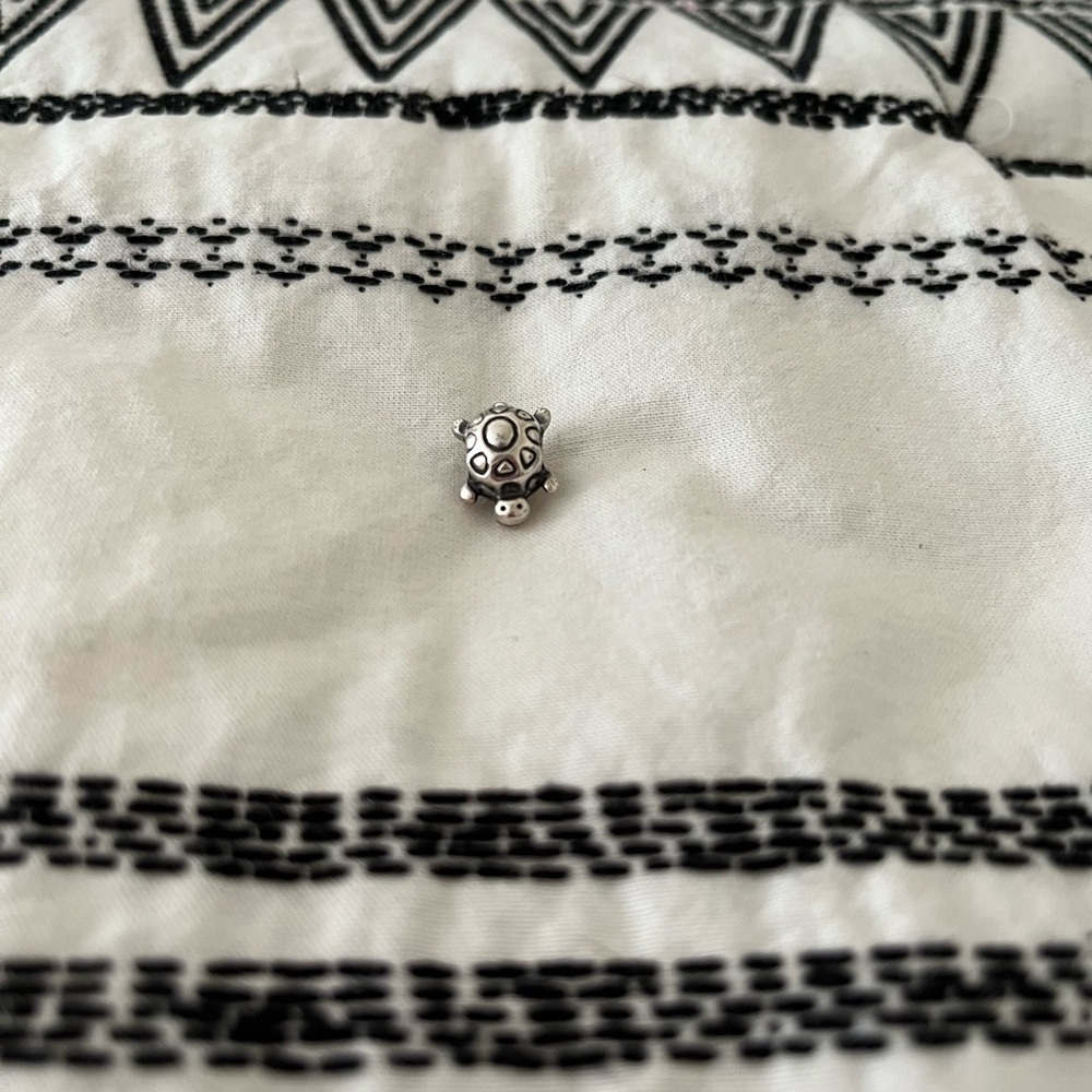 PANDORA Turtle charm
